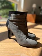 Tod’s suède enkellaarsjes met hak – maat 36.5, Ophalen of Verzenden, Zo goed als nieuw
