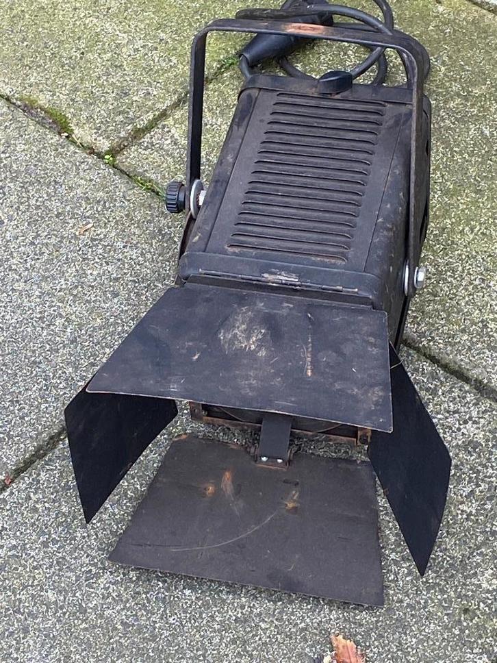 Theater lamp (fresnel) met barndoor - Vintage, Antiek en Kunst, Antiek | Lampen, Ophalen of Verzenden