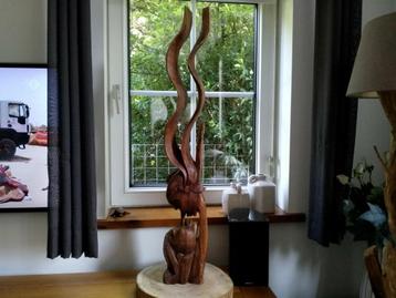 Houten beeld,,1 meter hoog  beschikbaar voor biedingen