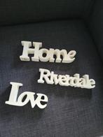 Riverdale wit houten teksten ( Love, Home & Riverdale ), Huis en Inrichting, Woonaccessoires | Overige, Ophalen of Verzenden, Zo goed als nieuw