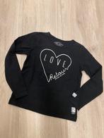 Longleeve retour mt 122-128 zwart meisje met hartje en love, Kinderen en Baby's, Kinderkleding | Maat 134, Meisje, Ophalen of Verzenden