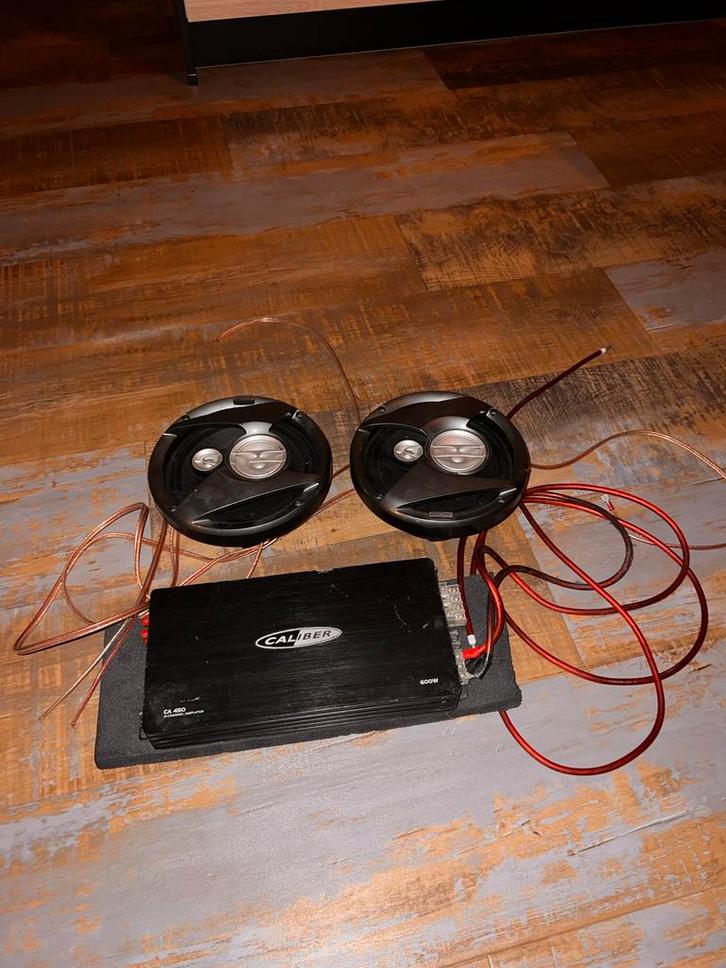 Caliber CA450 versterker met Axton speakers, Auto diversen, Autospeakers, Gebruikt, Ophalen of Verzenden