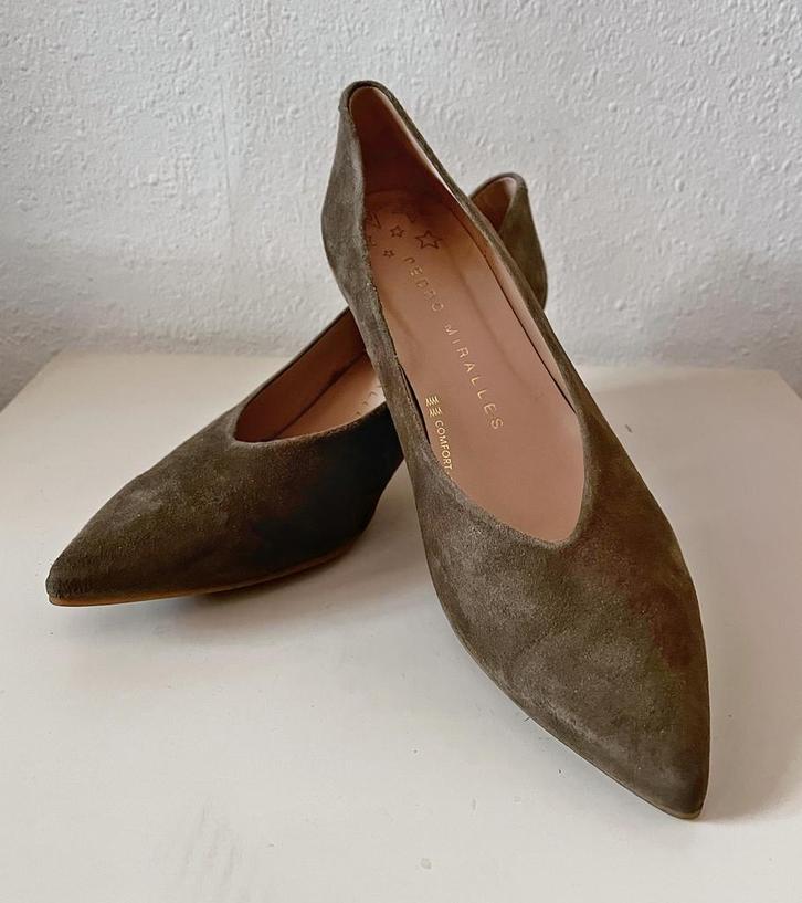 Pedro Miralles olijfgroene suède leren pumps (NIEUW!!), Kleding | Dames, Schoenen, Nieuw, Pumps, Groen, Verzenden