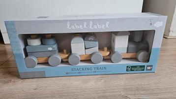 Label label stacking train 18+ maanden. Houten trein zgan beschikbaar voor biedingen
