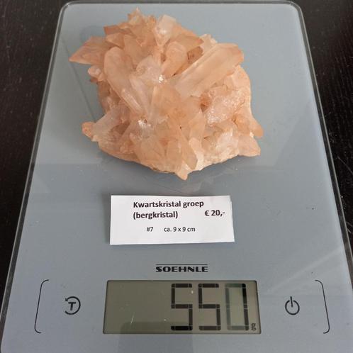 Kwartskristal groep - 550 gram, Verzamelen, Mineralen en Fossielen, Mineraal, Ophalen of Verzenden