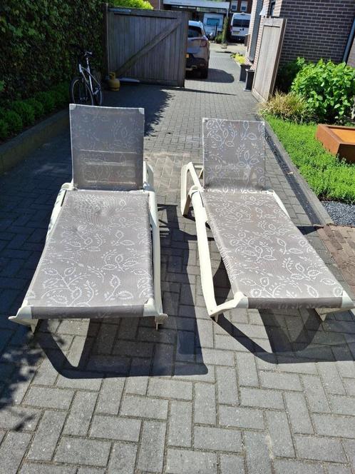 2 STR ligbedden, Tuin en Terras, Ligbedden, Gebruikt, Kunststof, Inklapbaar, Verstelbaar, Verrijdbaar, Ophalen