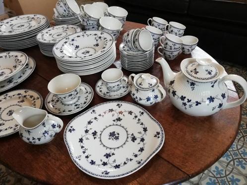 Royal Doulton Yorktown THEE- EN KOFFIESERVIES 12 persoons, Antiek en Kunst, Antiek | Servies compleet, Ophalen