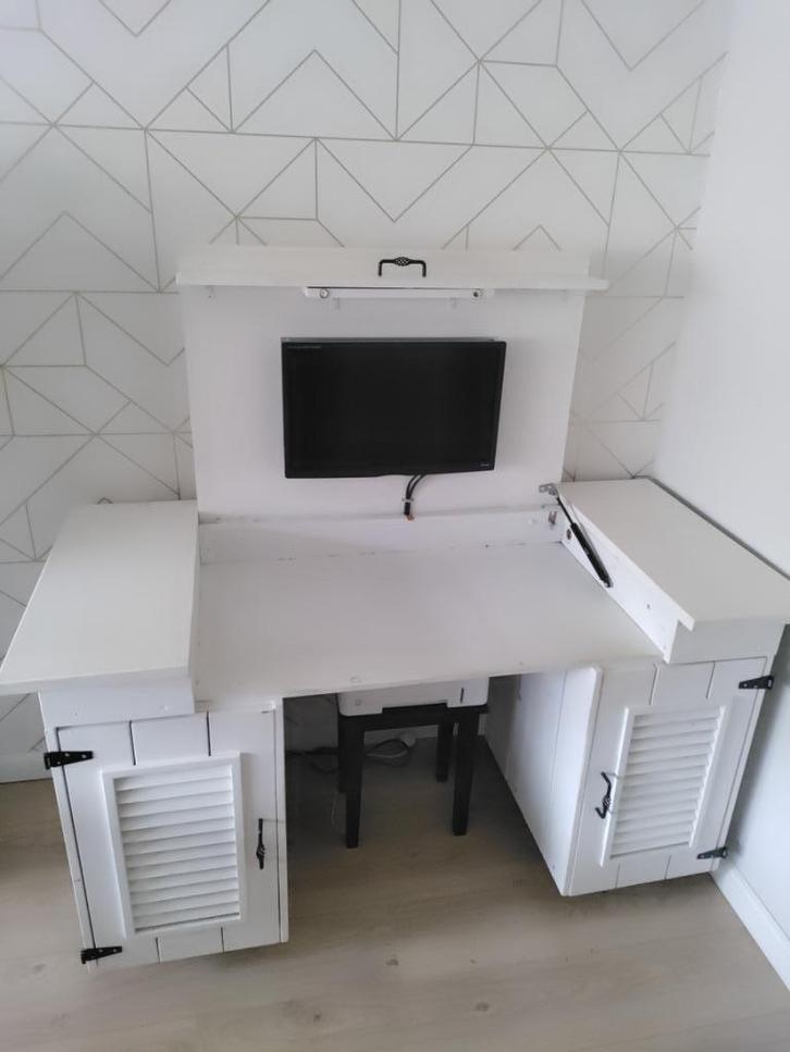 Computerbureau, Huis en Inrichting, Bureaus, Gebruikt, Bureau, Met wielen, Ophalen