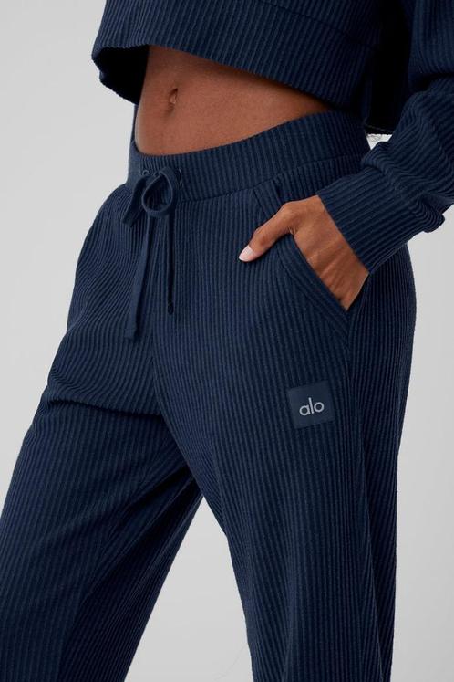 SPLINTERNIEUW! Alo Yoga Muse sweatpants blauw XS, Kleding | Dames, Broeken en Pantalons, Nieuw, Maat 34 (XS) of kleiner, Blauw