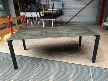 Bert Plantagie Pedro eettafel beschikbaar voor biedingen