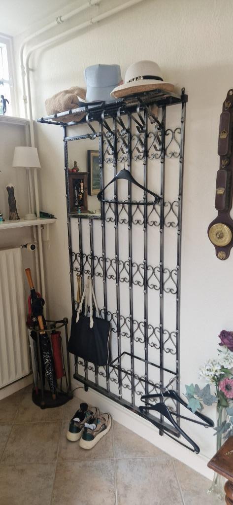 Antiek metalen kledingrek/kapstok met spiegel en paraplubak, Antiek en Kunst, Antiek | Spiegels, 50 tot 100 cm, 150 tot 200 cm