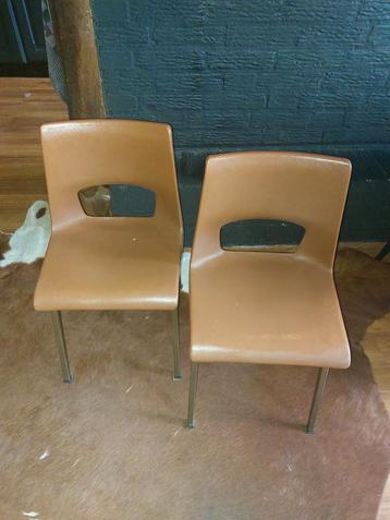 2 Vintage Eromes Wijchen Kinderstoeltjes Cognac beschikbaar voor biedingen