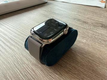 Apple Watch 7 RVS zilver Milanese Loop en Leather Link band beschikbaar voor biedingen