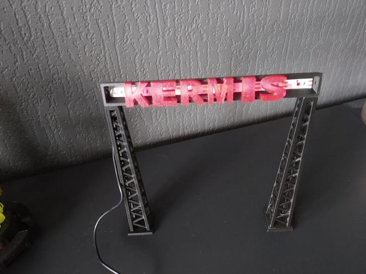 Boog met tekst KERMIS met verlichting, Hobby en Vrije tijd, Modelbouw | Overige, Nieuw, Groter dan 1:32, Ophalen of Verzenden