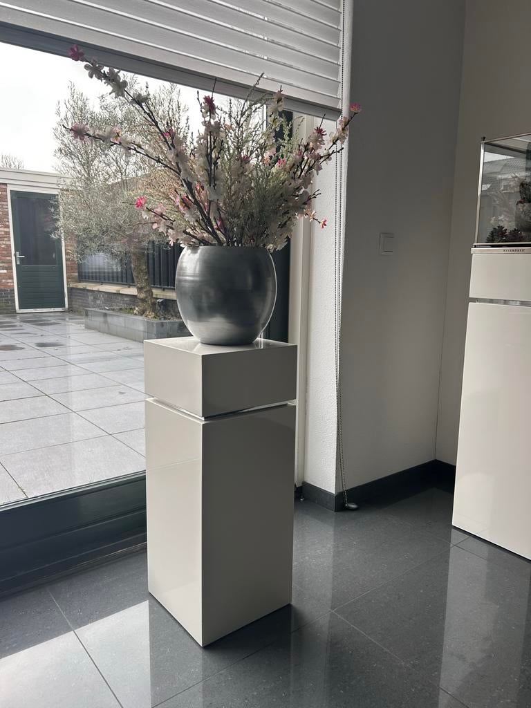 Bloemenzuil met pot en kunstbloemen, Huis en Inrichting, Woonaccessoires | Zuilen en Pilaren, Ophalen of Verzenden, Zo goed als nieuw
