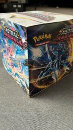 Pokémon Astra Radiance shop display box, Ophalen of Verzenden, Zo goed als nieuw, Boosterbox