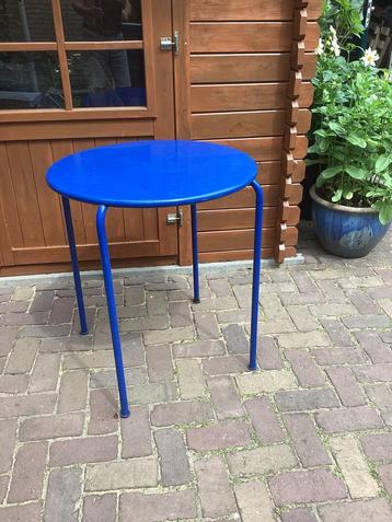 Blauw metalen tuin tafeltje rond 65 cm beschikbaar voor biedingen