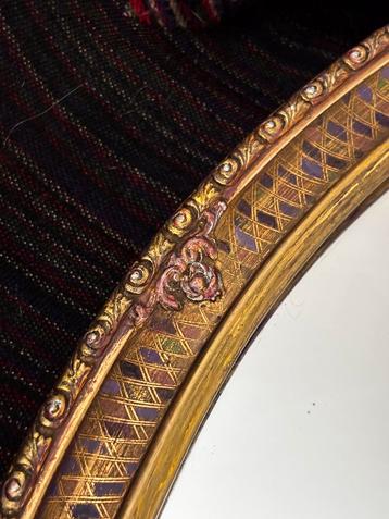 Klassieke Ovale Spiegel met Gouden Lijst beschikbaar voor biedingen