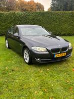 BMW 5-Serie 3.0 I 523 AUT 2010 Grijs, Auto's, BMW, Achterwielaandrijving, Beige, 2000 kg, 2996 cc