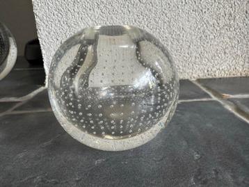 Glazen spijkerglas bolvaasje kleinste model beschikbaar voor biedingen