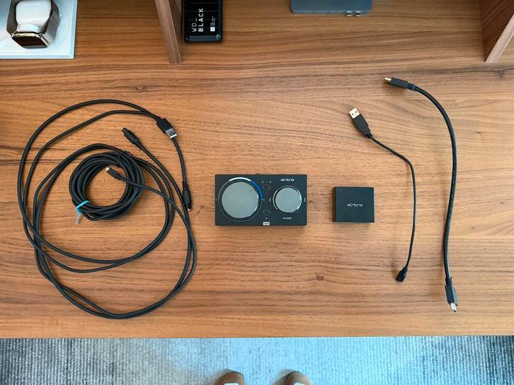 Logitech Astro A40 MixAmp + HDMI Adapter PS5, Spelcomputers en Games, Spelcomputers | Overige Accessoires, Zo goed als nieuw, Ophalen of Verzenden