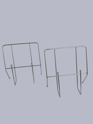 2 Moderne Posthouder Krantenhouder beschikbaar voor biedingen