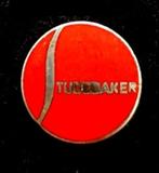 Studebaker speld- rood emaille, Verzamelen, Speldjes, Pins en Buttons, Nieuw, Transport, Speldje of Pin, Verzenden