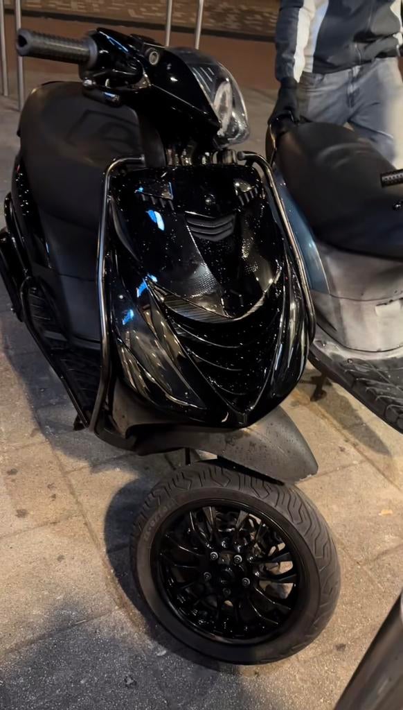 Zip 70 zip 2t 50 gezocht!!!!!, Fietsen en Brommers, Scooters | Piaggio, Ophalen, Zo goed als nieuw, Maximaal 45 km/u, Zip