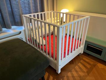 BOPITA BOX + wieltjes + la + matras + hoes + kleed + kussen beschikbaar voor biedingen