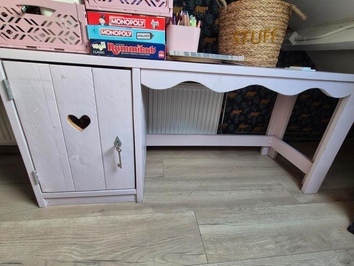 Saartje prum bureau steigerhout met slotje /hartjes GRATIS, Huis en Inrichting, Bureaus, Gebruikt, Ophalen