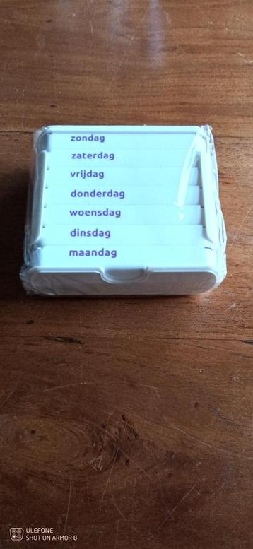 medicijnendoos voor week beschikbaar voor biedingen