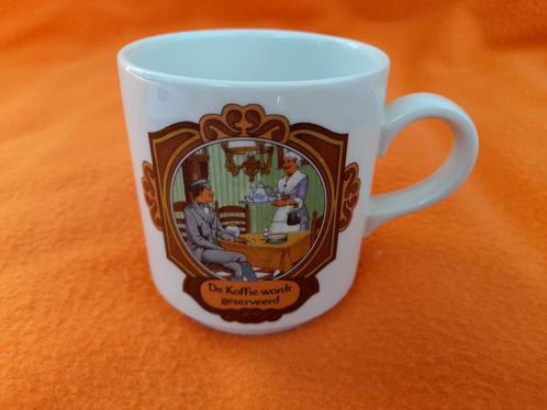 Twee mooie Douwe Egberts Villeroy & Boch koffiemokken, Huis en Inrichting, Keuken | Servies, Gebruikt, Kop(pen) en/of Schotel(s)