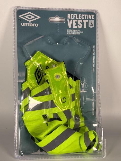 Umbro reflective vest with LED lights, Kleding | Heren, Truien en Vesten, Nieuw, Overige maten, Zwart, Ophalen of Verzenden