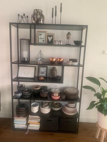 In prijs verlaagd! Vakkenkast Noor zwart beschikbaar voor biedingen