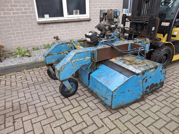 Veegmachine Diesel Rolbezem 2,35 m, Zakelijke goederen, Machines en Bouw | Onderhoud en Reiniging