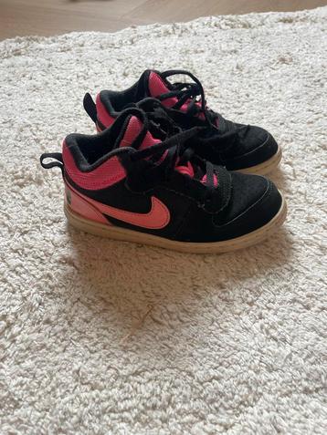 Nike schoenen maat 27 - meisjes - roze en zwart beschikbaar voor biedingen