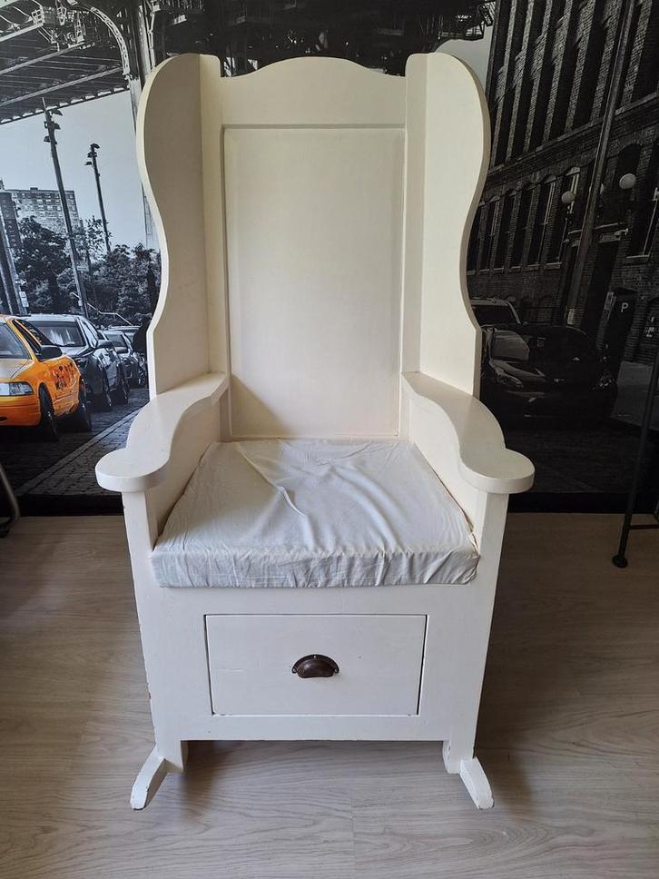 Mooie schommelstoel met opbergruimte, Huis en Inrichting, Fauteuils, Gebruikt, Hout, Stof, 50 tot 75 cm, Minder dan 75 cm, Ophalen