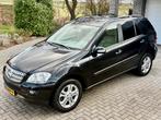 Mercedes-Benz ML500 V8 benzine 300pk 2006 Zwart youngtimer, Auto's, Automaat, Euro 5, Zwart, Leder