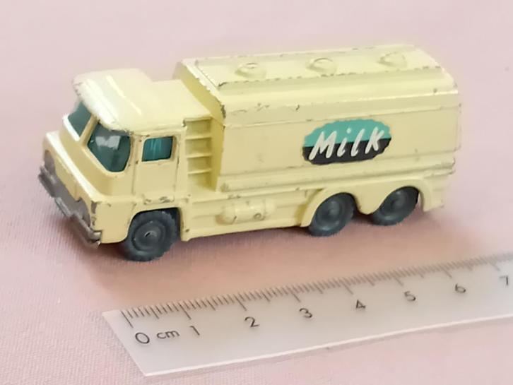 Miniatuurauto 1/66 Husky Guy Warrior Milktanker, Hobby en Vrije tijd, Modelauto's | Overige schalen, Gebruikt, Auto, Verzenden