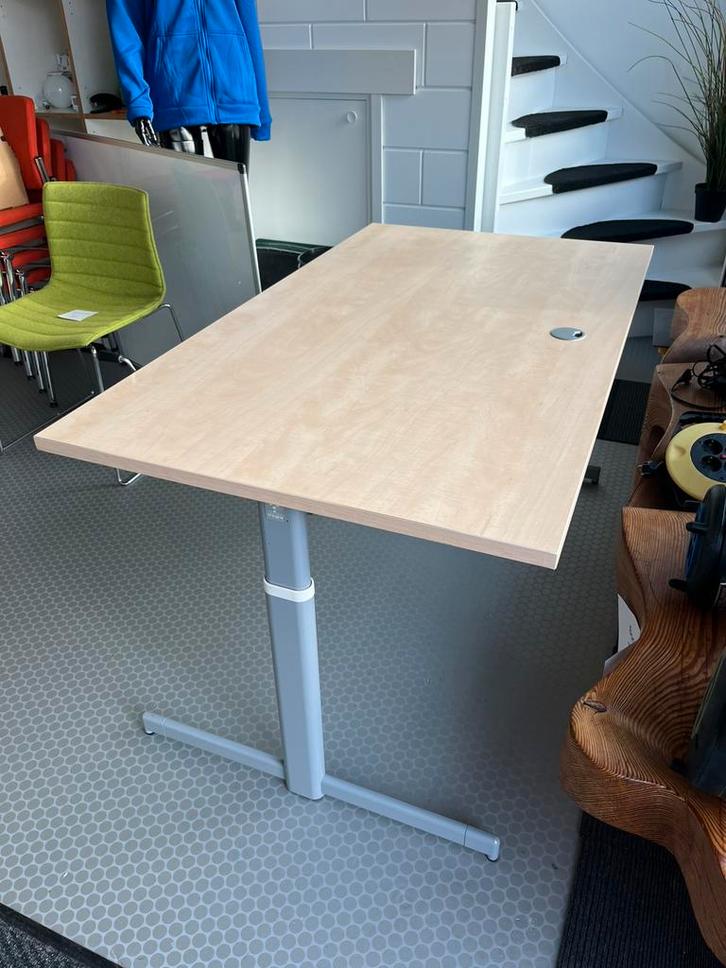 Diverse Vepa slingerbureau 140x80 AANBIEDING, gratis snoer, Huis en Inrichting, Bureaus, Zo goed als nieuw, Bureau, Ophalen