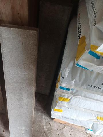 Betonnen -nieuwe beton banden beschikbaar voor biedingen