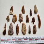 16 vuursteen werktuigen Neolithicum Sahara retouche #5, Verzamelen, Ophalen of Verzenden, Overige typen