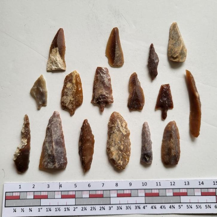 16 vuursteen werktuigen Neolithicum Sahara retouche #5, Verzamelen, Mineralen en Fossielen, Overige typen, Ophalen of Verzenden