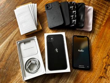 Apple iPhone 11 128GB ZGAN met 5 hoesjes en screenprotectors beschikbaar voor biedingen