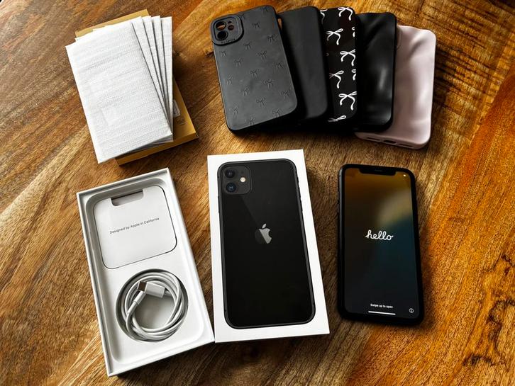 Apple iPhone 11 128GB ZGAN met 5 hoesjes en screenprotectors, Telecommunicatie, Mobiele telefoons | Apple iPhone, Zo goed als nieuw