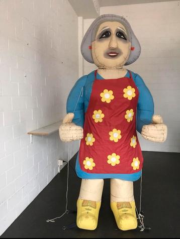 Te huur Sarah. beschikbaar voor biedingen