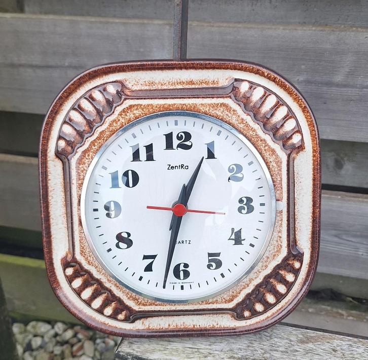 Prachtige vintage keramische Zentra wandklok., Verzamelen, Retro, Huis en Inrichting, Ophalen of Verzenden