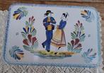 Frans Massilly blik, dansend paar, Quimper, HB Henriot, Ophalen of Verzenden, Gebruikt, Koek(jes), Overige merken
