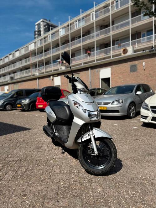 Peugeot kisbee 2021, Fietsen en Brommers, Brommers | Peugeot, Zo goed als nieuw, Ophalen