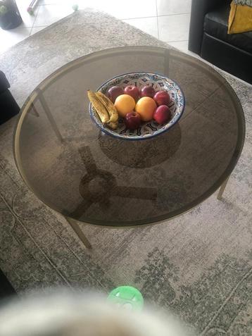 Glazen salontafel met goudkleurig onderstel